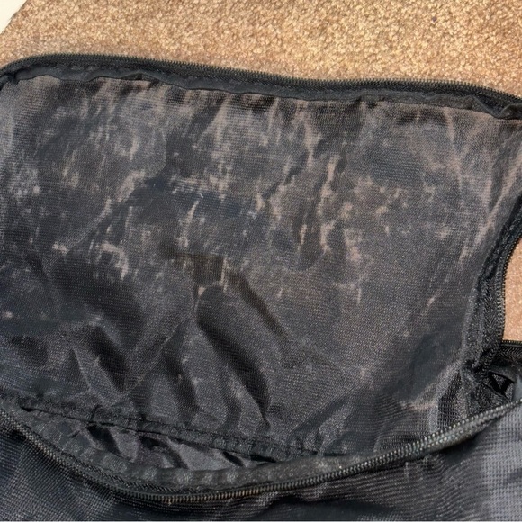 PUMA Black Duffle Travel Bag UNISEX - Picture 8 of 8